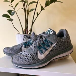Nike Zoom Winflo 5 Running Shoes - Gray and Teal